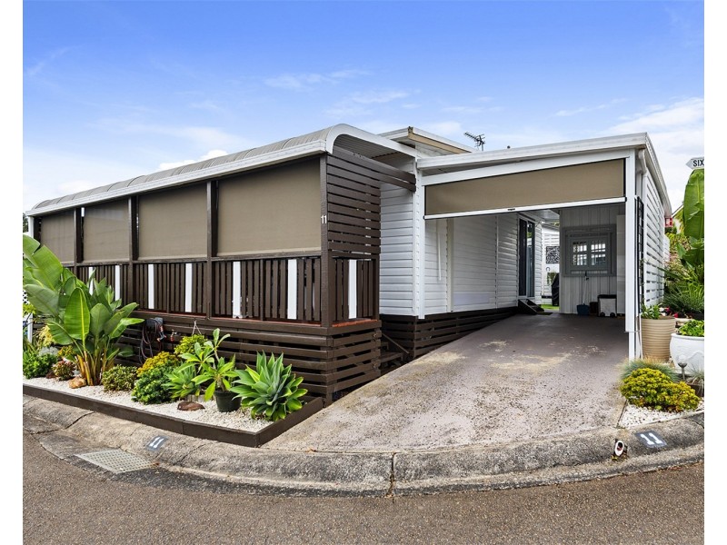 11 Sixth Avenue, Green Point NSW 2251
