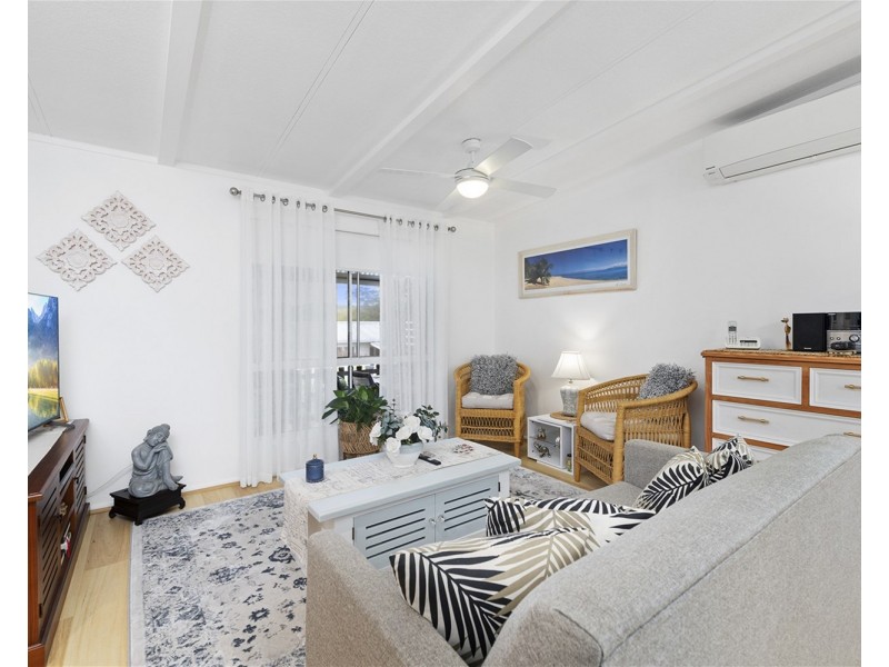 11 Sixth Avenue, Green Point NSW 2251