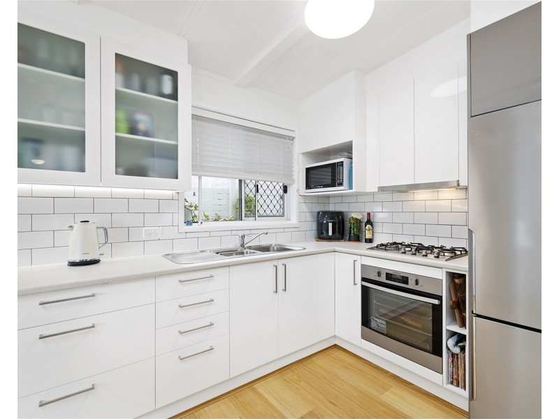 11 Sixth Avenue, Green Point NSW 2251