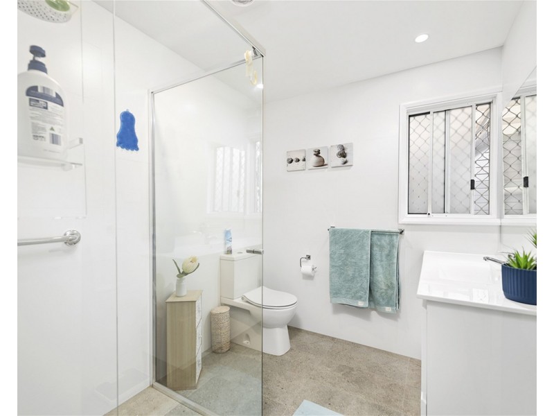 11 Sixth Avenue, Green Point NSW 2251