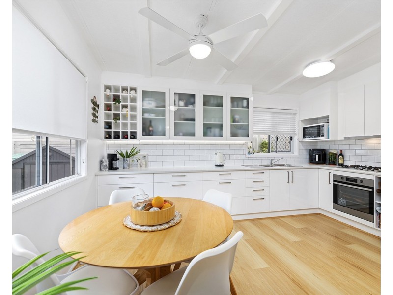 11 Sixth Avenue, Green Point NSW 2251