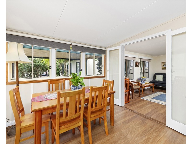 1 River Oak Road, Green Point NSW 2251