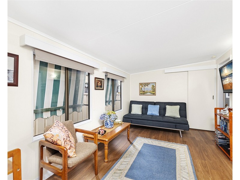 1 River Oak Road, Green Point NSW 2251