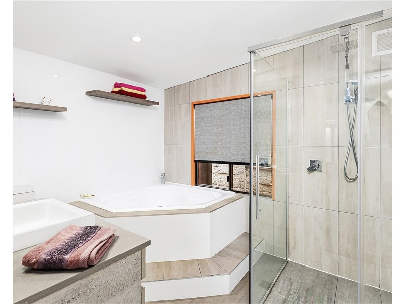 1 River Oak Road, Green Point NSW 2251