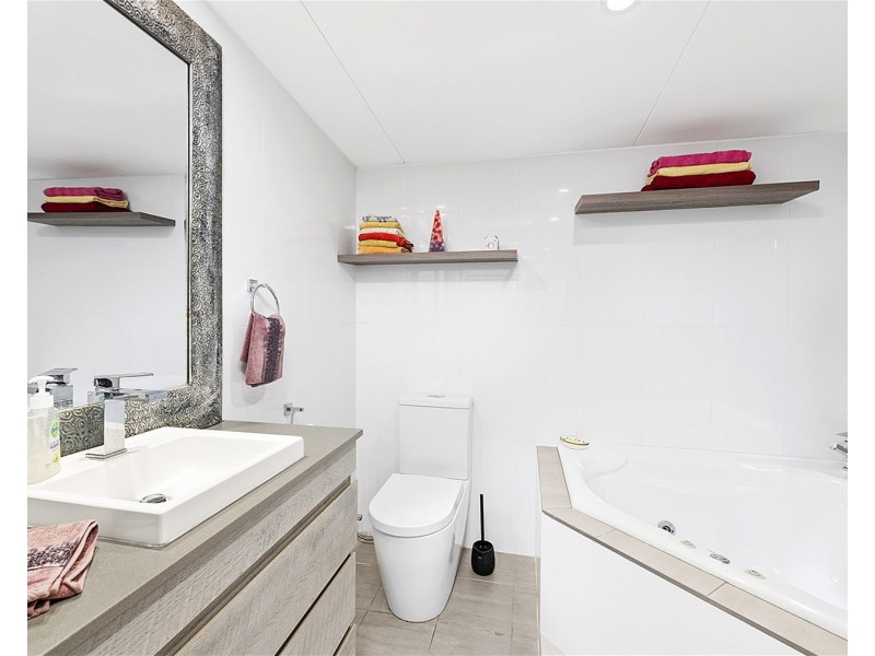 1 River Oak Road, Green Point NSW 2251