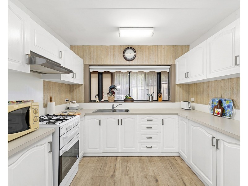 1 River Oak Road, Green Point NSW 2251