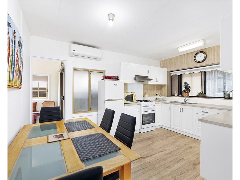 1 River Oak Road, Green Point NSW 2251