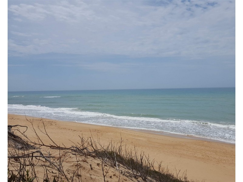 15 Wave cap court, Golden Beach VIC 3851