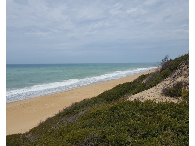 15 Wave cap court, Golden Beach VIC 3851