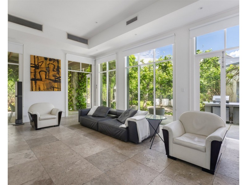 33  Loch St, St Kilda West VIC 3182