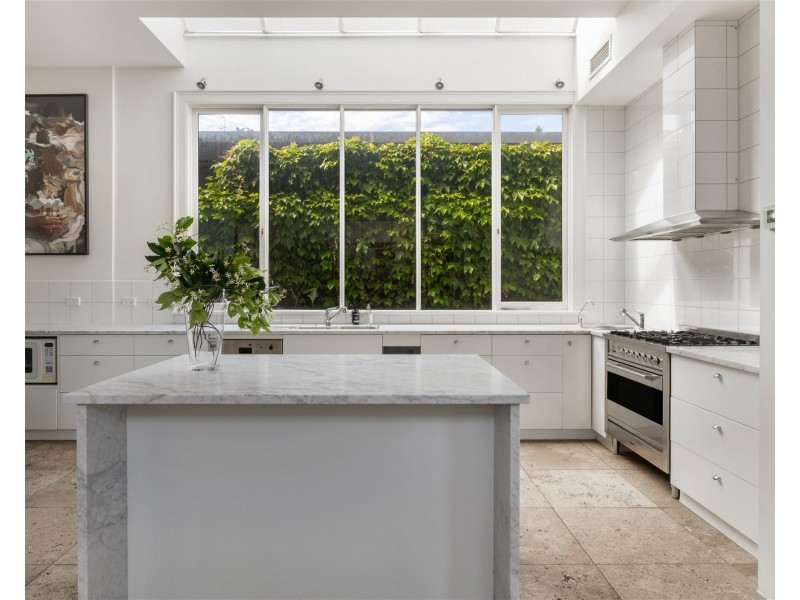 33  Loch St, St Kilda West VIC 3182