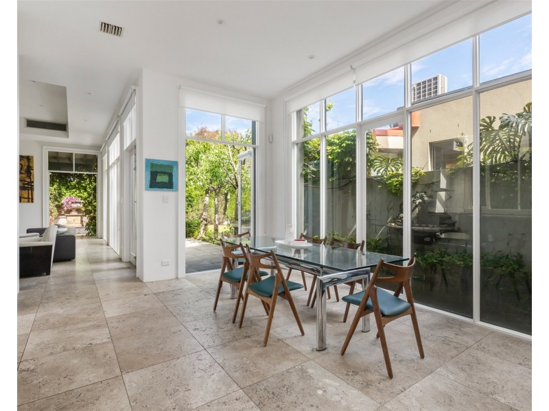 33  Loch St, St Kilda West VIC 3182