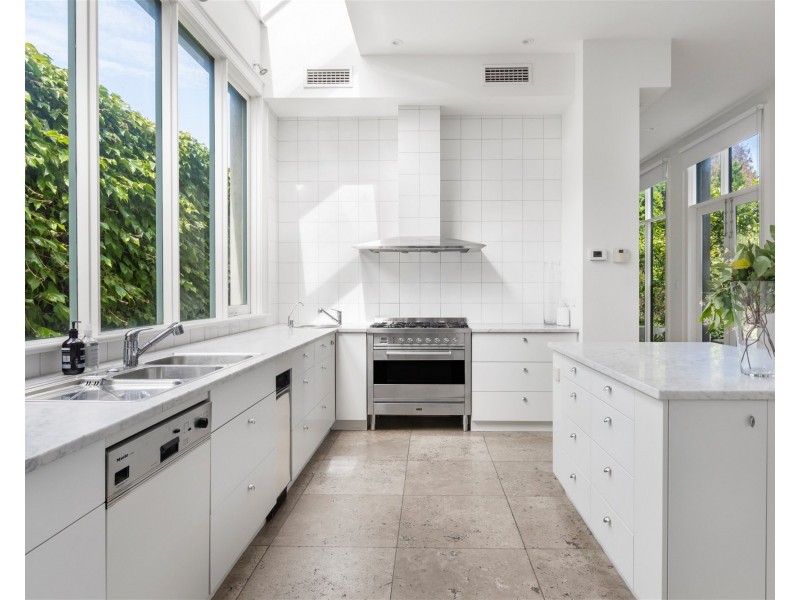 33  Loch St, St Kilda West VIC 3182