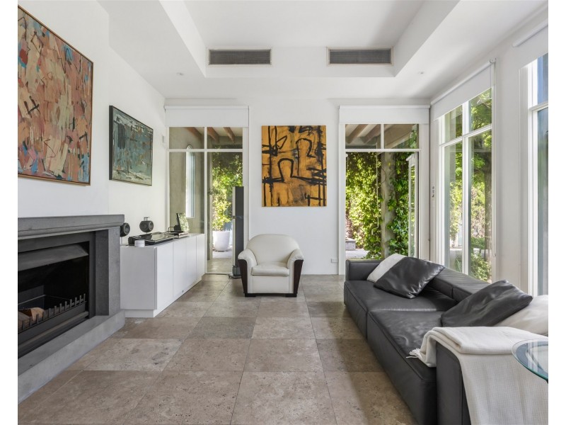 33  Loch St, St Kilda West VIC 3182