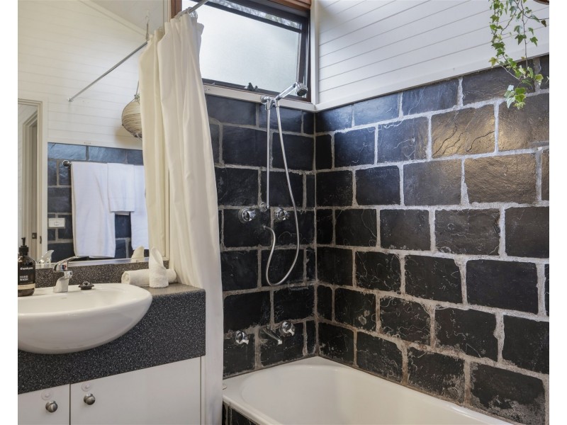 14 Lakeside Dr, Macmasters Beach NSW 2251