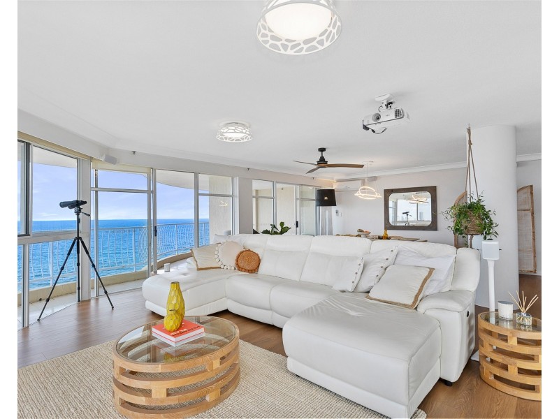 19E/238 The Esplanade, Miami QLD 4220