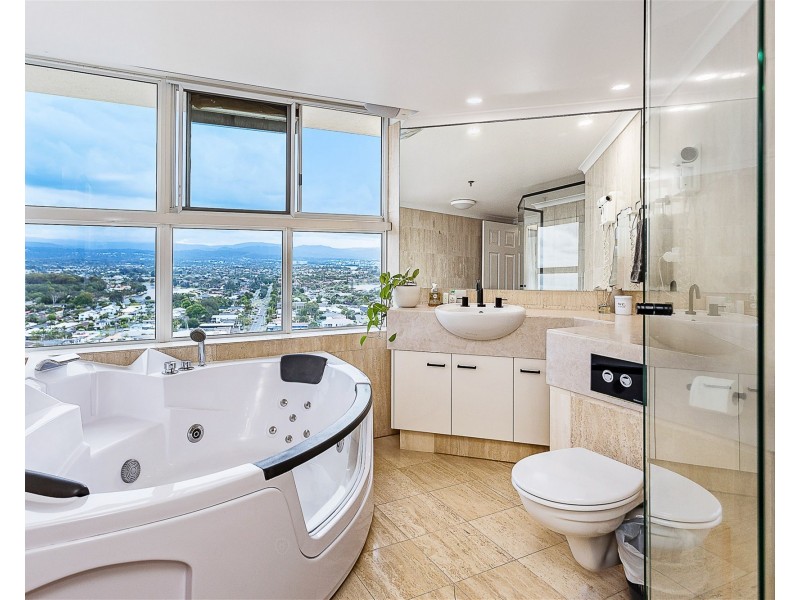 19E/238 The Esplanade, Miami QLD 4220