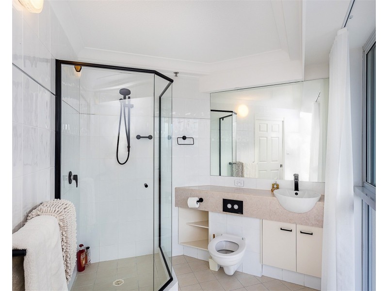19E/238 The Esplanade, Miami QLD 4220