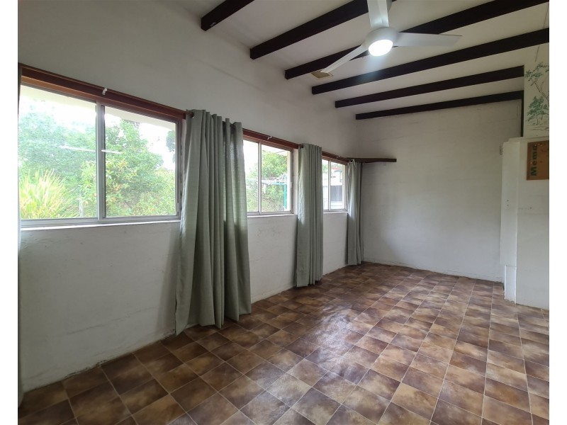 2-4 Curlew Street, Macleay Island QLD 4184