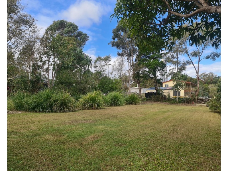 2-4 Curlew Street, Macleay Island QLD 4184
