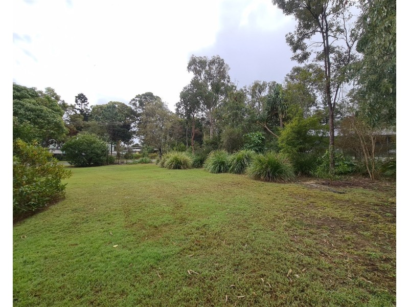 2-4 Curlew Street, Macleay Island QLD 4184