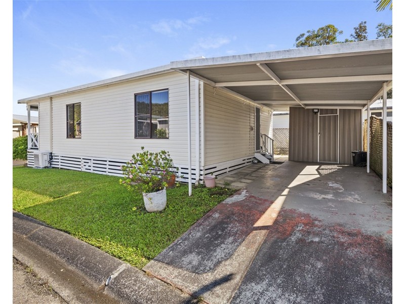 10 Seventh Avenue, Green Point NSW 2251