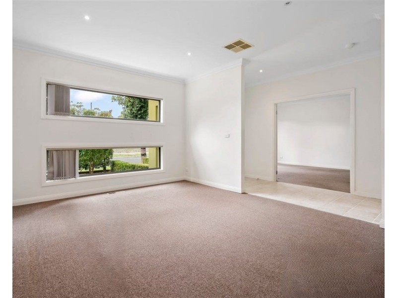 33 Embling Avenue, South Morang VIC 3752