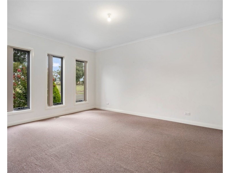 33 Embling Avenue, South Morang VIC 3752