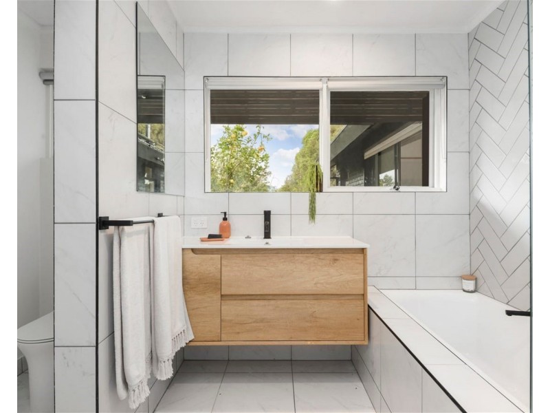 85 Koetong Parade, Mount Eliza VIC 3930