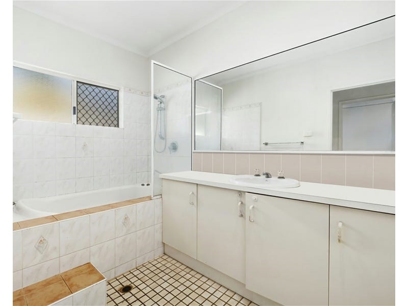 15 Limpet Close, Trinity Beach QLD 4879