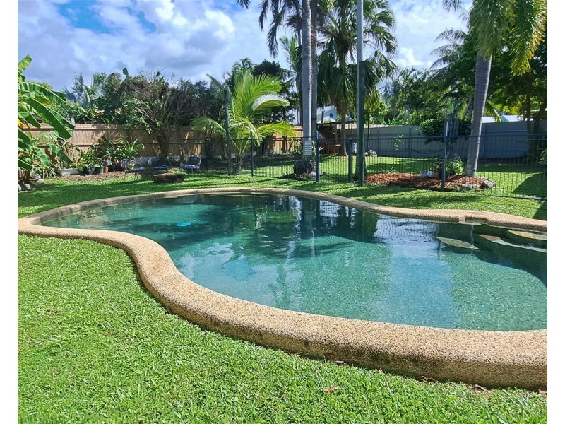 15 Limpet Close, Trinity Beach QLD 4879