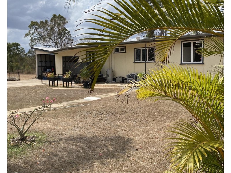 6 Hillview Crescent, Collinsville QLD 4804