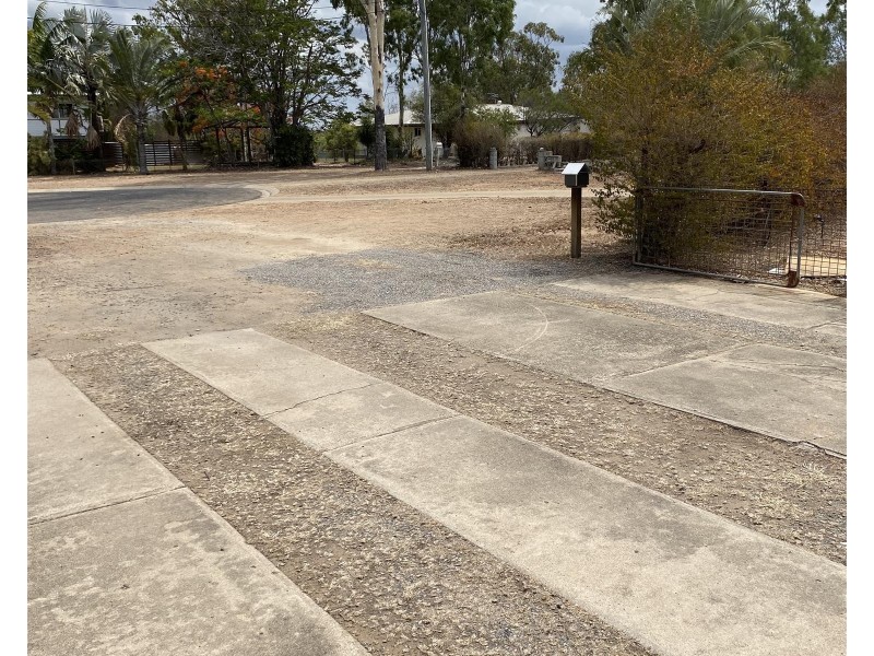 6 Hillview Crescent, Collinsville QLD 4804
