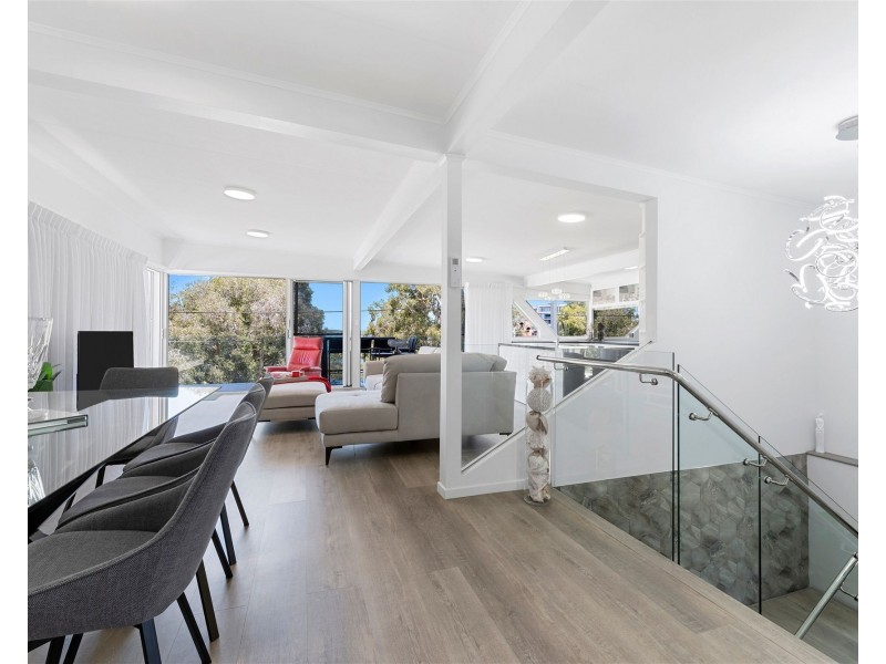 TOP FLOOR/13 LAMEROUGH PARADE, Golden Beach QLD 4551