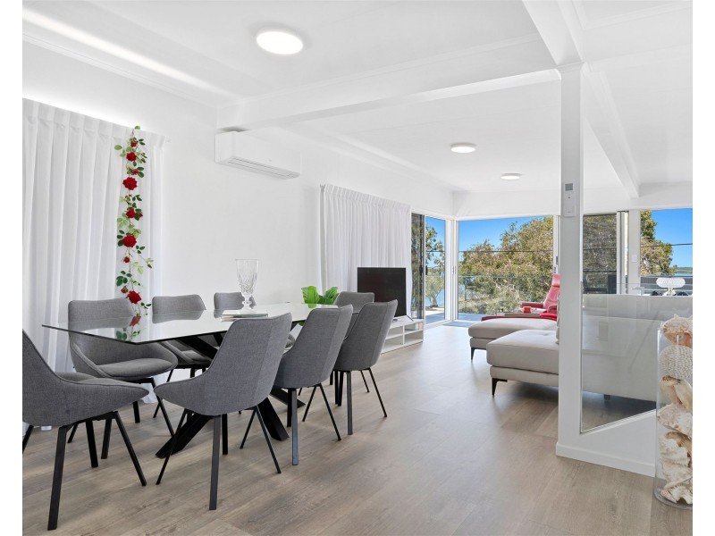 TOP FLOOR/13 LAMEROUGH PARADE, Golden Beach QLD 4551