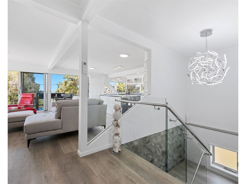 TOP FLOOR/13 LAMEROUGH PARADE, Golden Beach QLD 4551