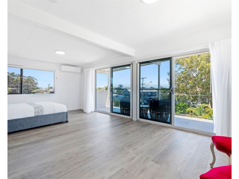 TOP FLOOR/13 LAMEROUGH PARADE, Golden Beach QLD 4551