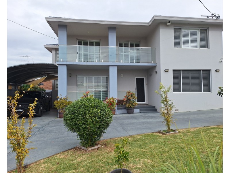 27 Meddecks Ave, Moorebank NSW 2170