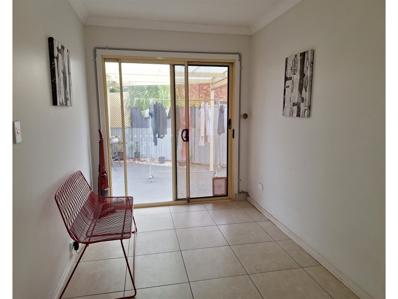 27 Meddecks Ave, Moorebank NSW 2170