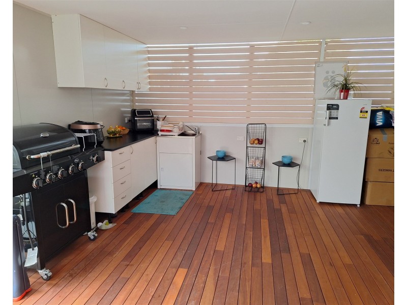 27 Meddecks Ave, Moorebank NSW 2170