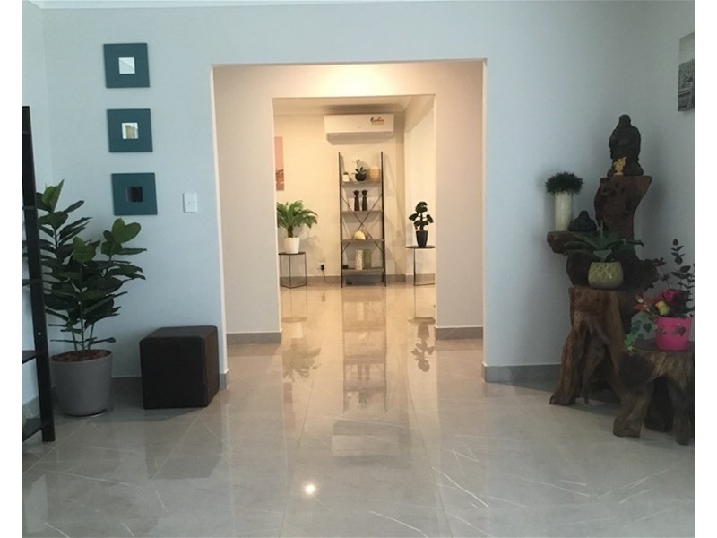 27 Meddecks Ave, Moorebank NSW 2170