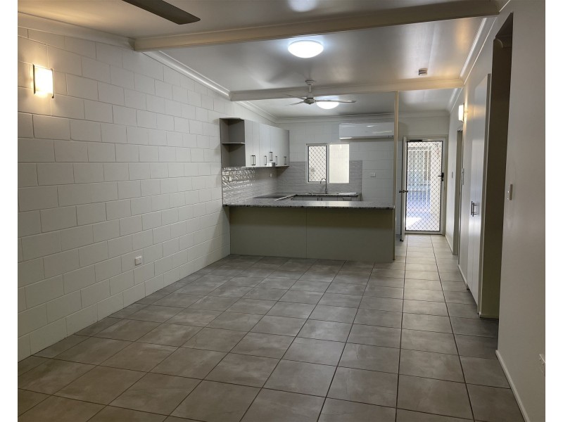 2/159 Harold Street, West End QLD 4810