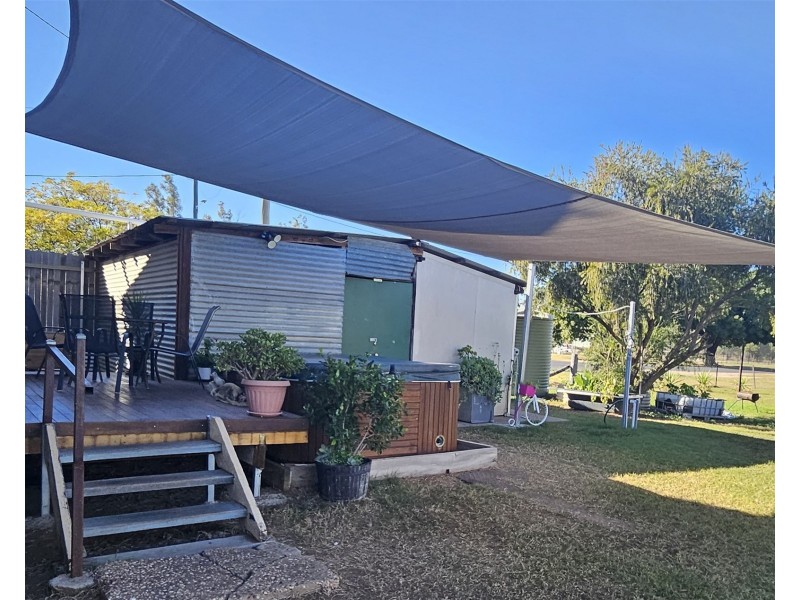 20  Pine  Street, Thallon QLD 4497