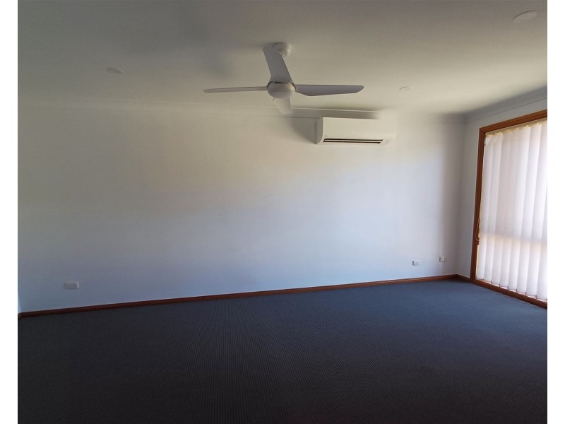 1/6 Blaxland Road, Macquarie Hills NSW 2285