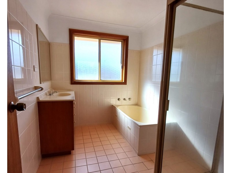 1/6 Blaxland Road, Macquarie Hills NSW 2285