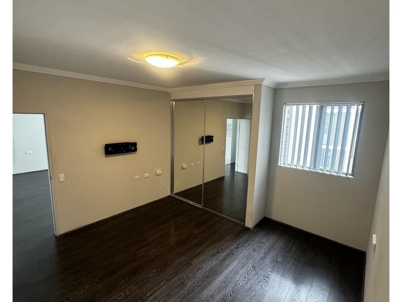 8 /45 Santana road, Campbelltown NSW 2560