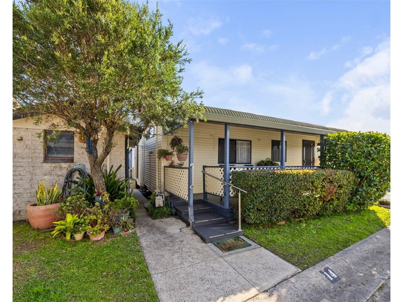 14 Frangipani Avenue, Green Point NSW 2251