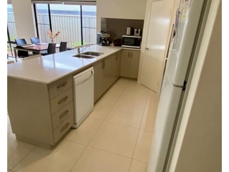 29 Ontario Grove, Success WA 6164