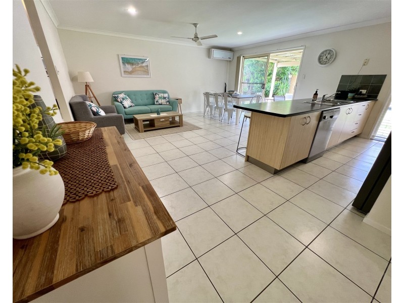 41 Clovelly Place, Sandstone Point QLD 4511