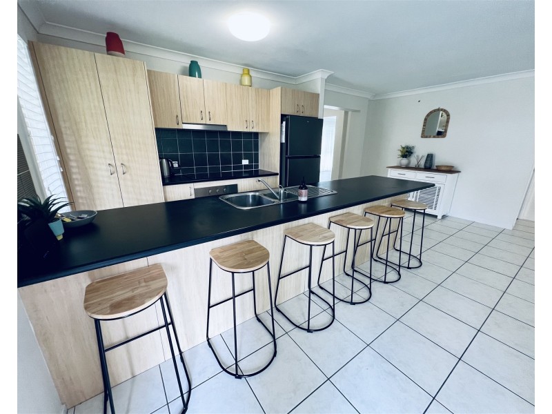 41 Clovelly Place, Sandstone Point QLD 4511